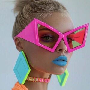 💞NWT Vibrant Pink Geometric Sunglasses